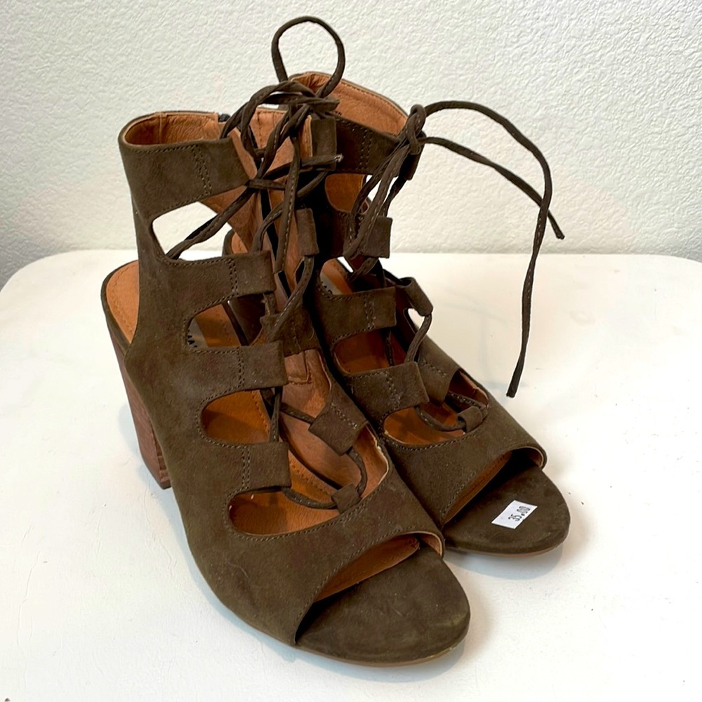 Women’s Steve Madden Bleu Olive shoes size 7